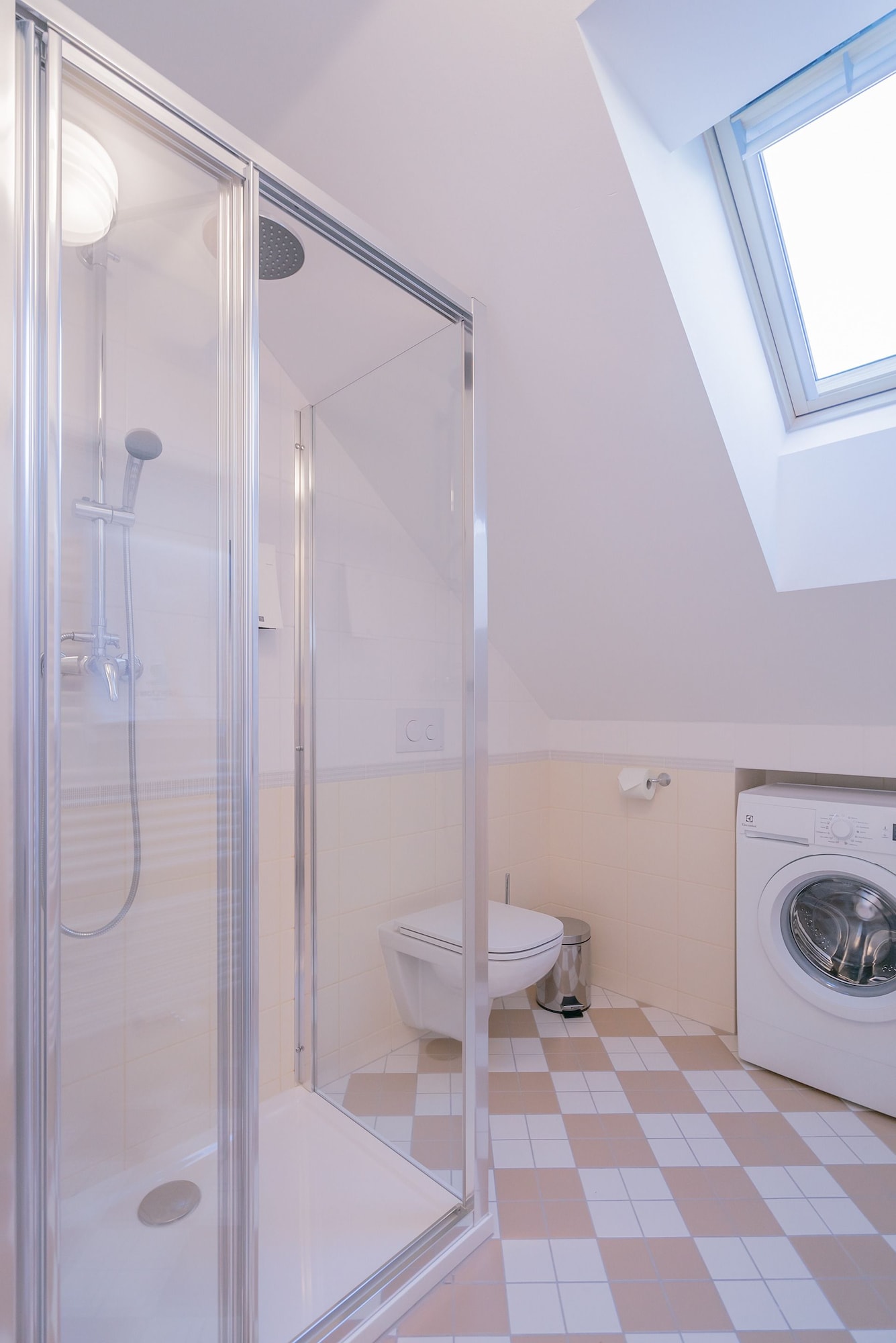 Studio, Sofa, Attic، Revelton Suites 3/3