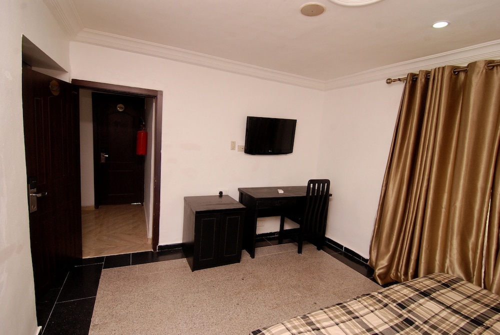 Belvoir Hotel 30/40