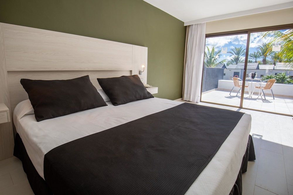 ROMANTIC, DREAM, DOUBLE BED