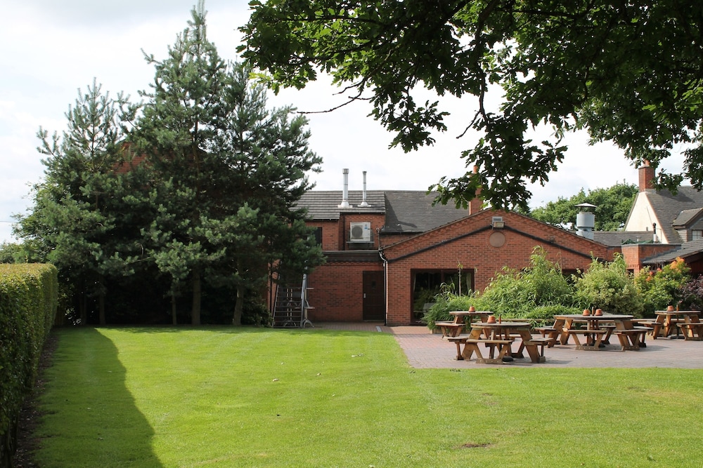 Oak Farm Hotel 5/40
