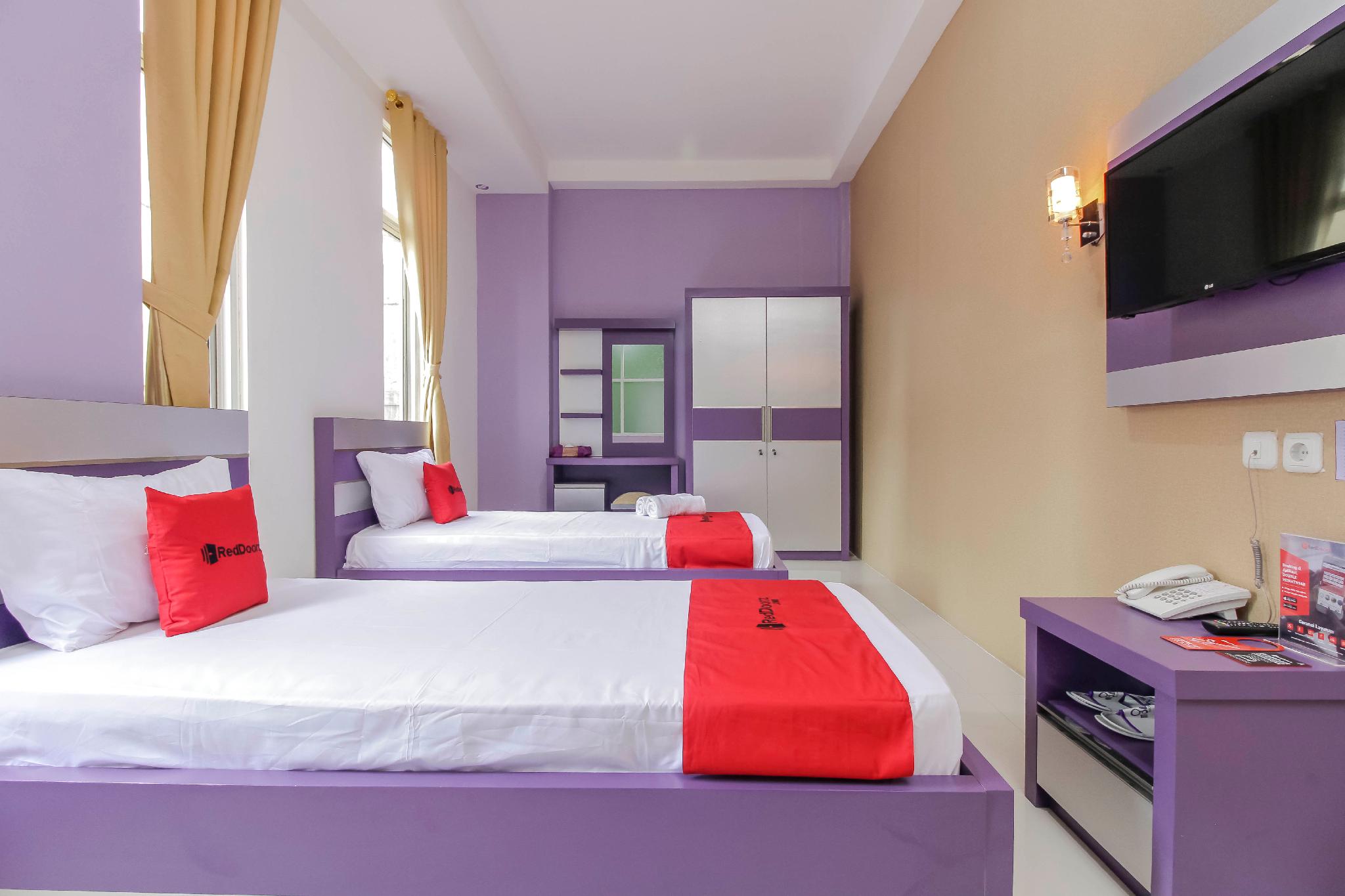 Reddoorz Plus Near Stasiun Bekasi 24/45