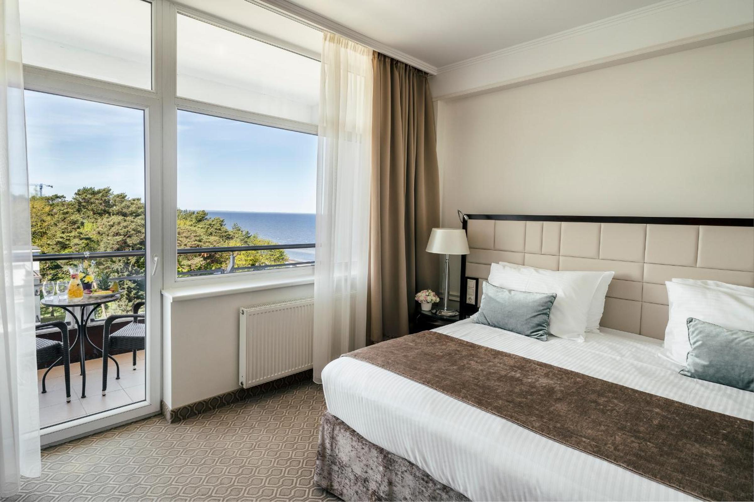 Sea, Executive, Suite