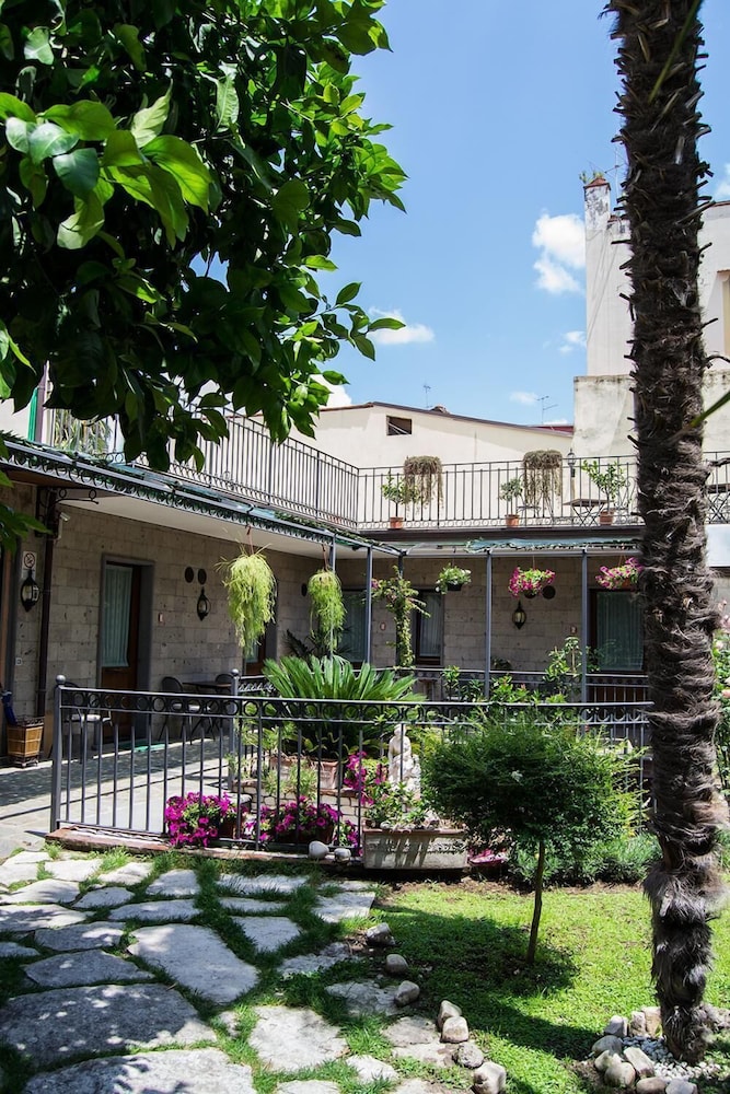 Albergo Pace 70/74