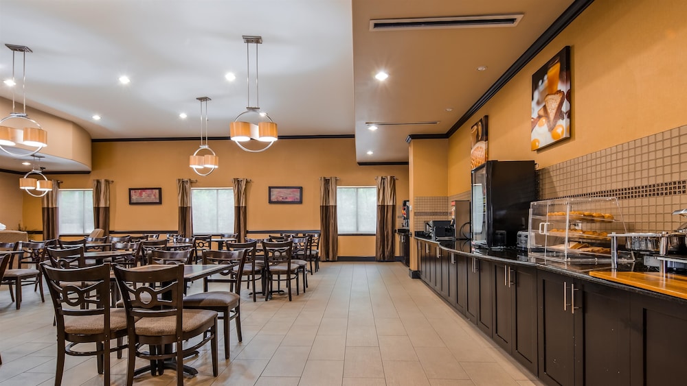 Best Western Plus Texoma Hotel and Suites 35/44