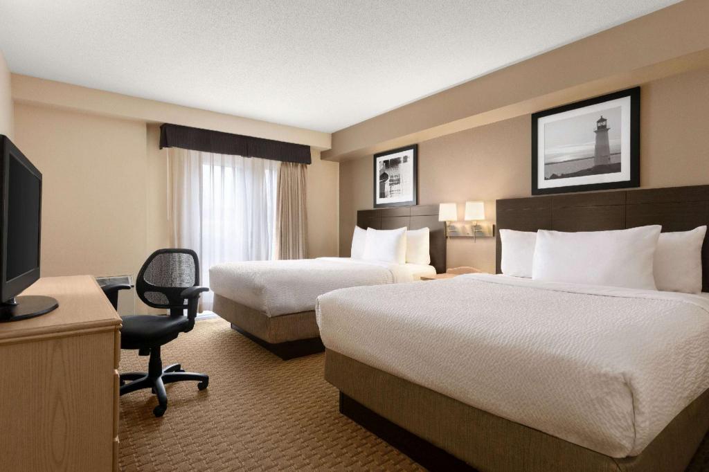Suite, 2 Queen Beds, Ground Floor