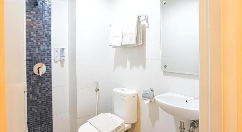 Makassar Beach Inn 42/43
