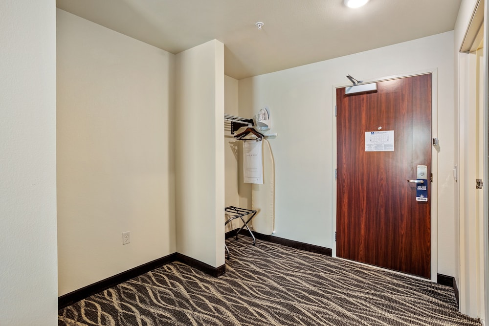 Cobblestone Hotel & Suites-Little Chute 16/48