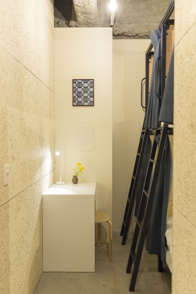 Obi Hostel 50/52