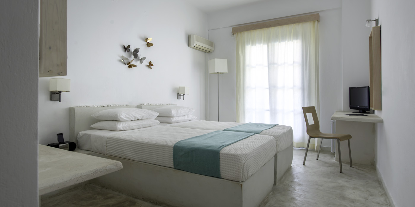 Room, Double or Twin Bed, Pool View