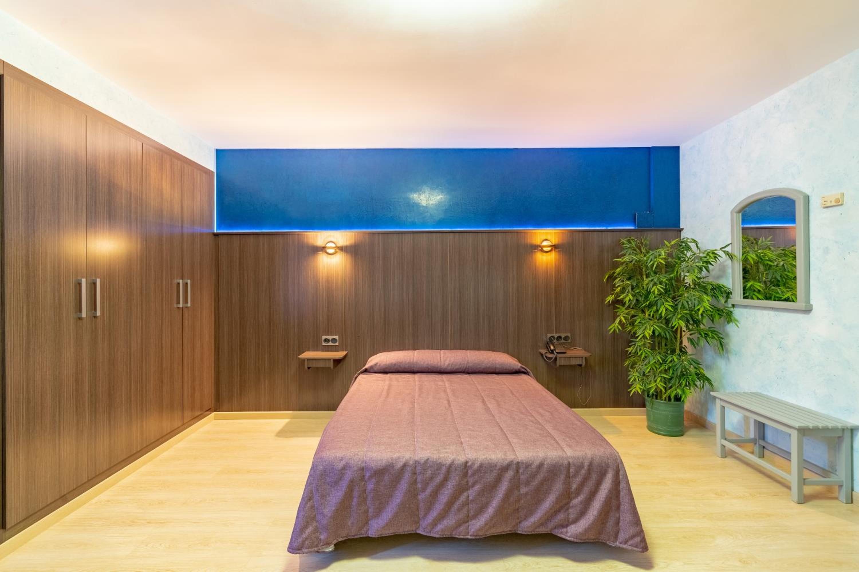 HOTEL MONREAL 24/50
