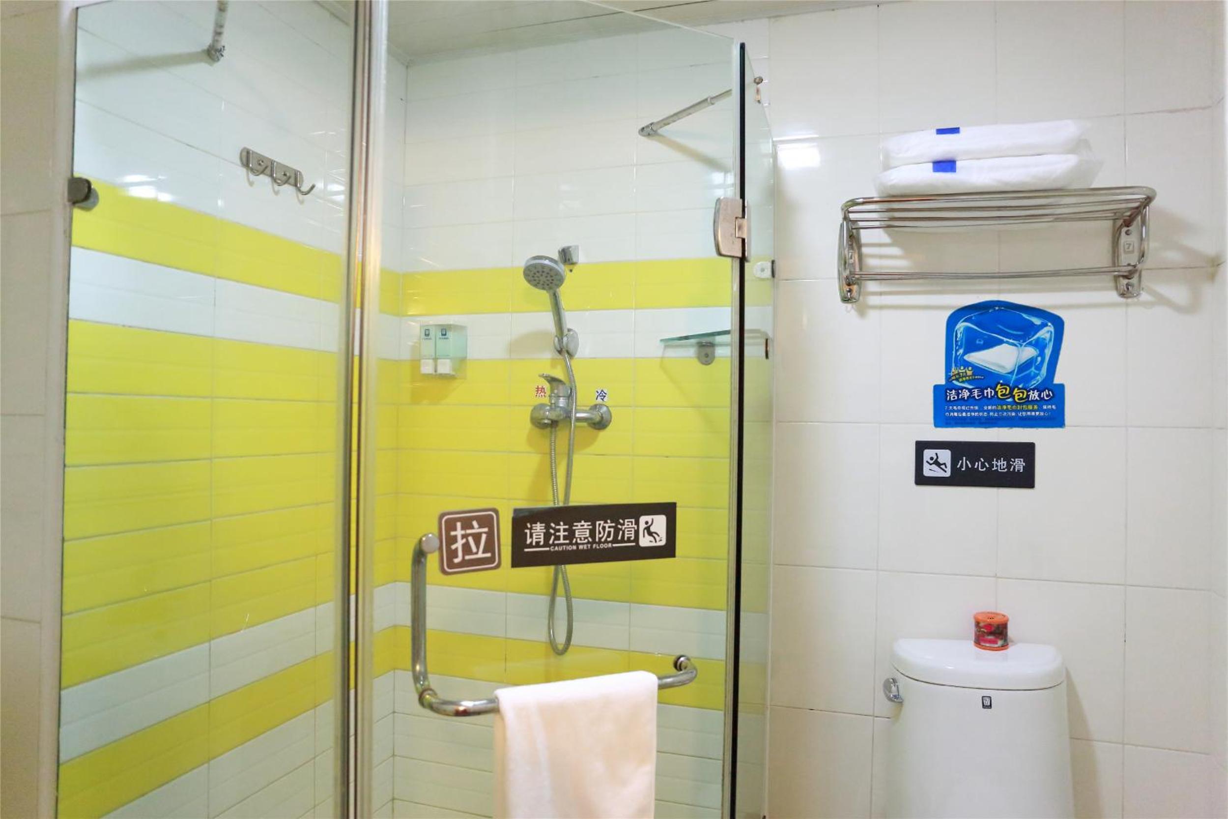 7 Days Inn (Shenzhen Shajing Citizen Square) 46/47