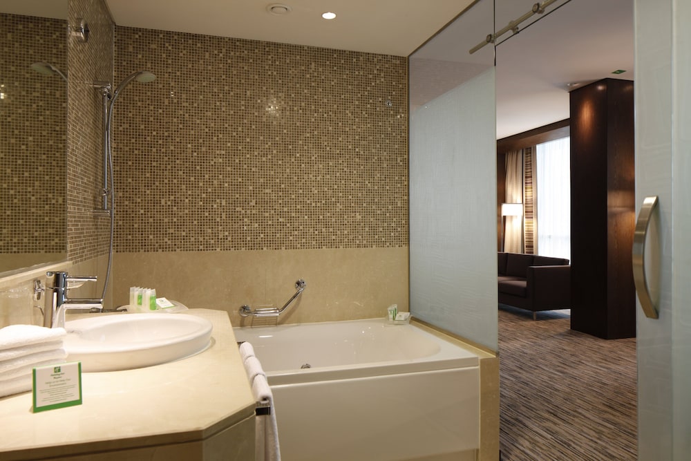 Suite, King Bed, 2 Bathrooms, Living Area