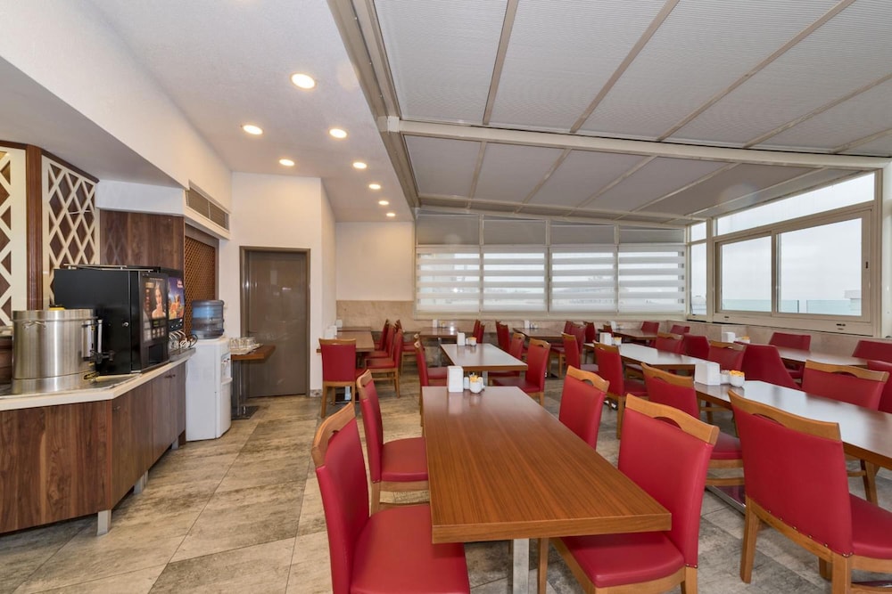 Marcello Hotel 56/65