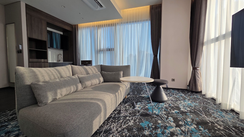 Hotel In 9 52/66