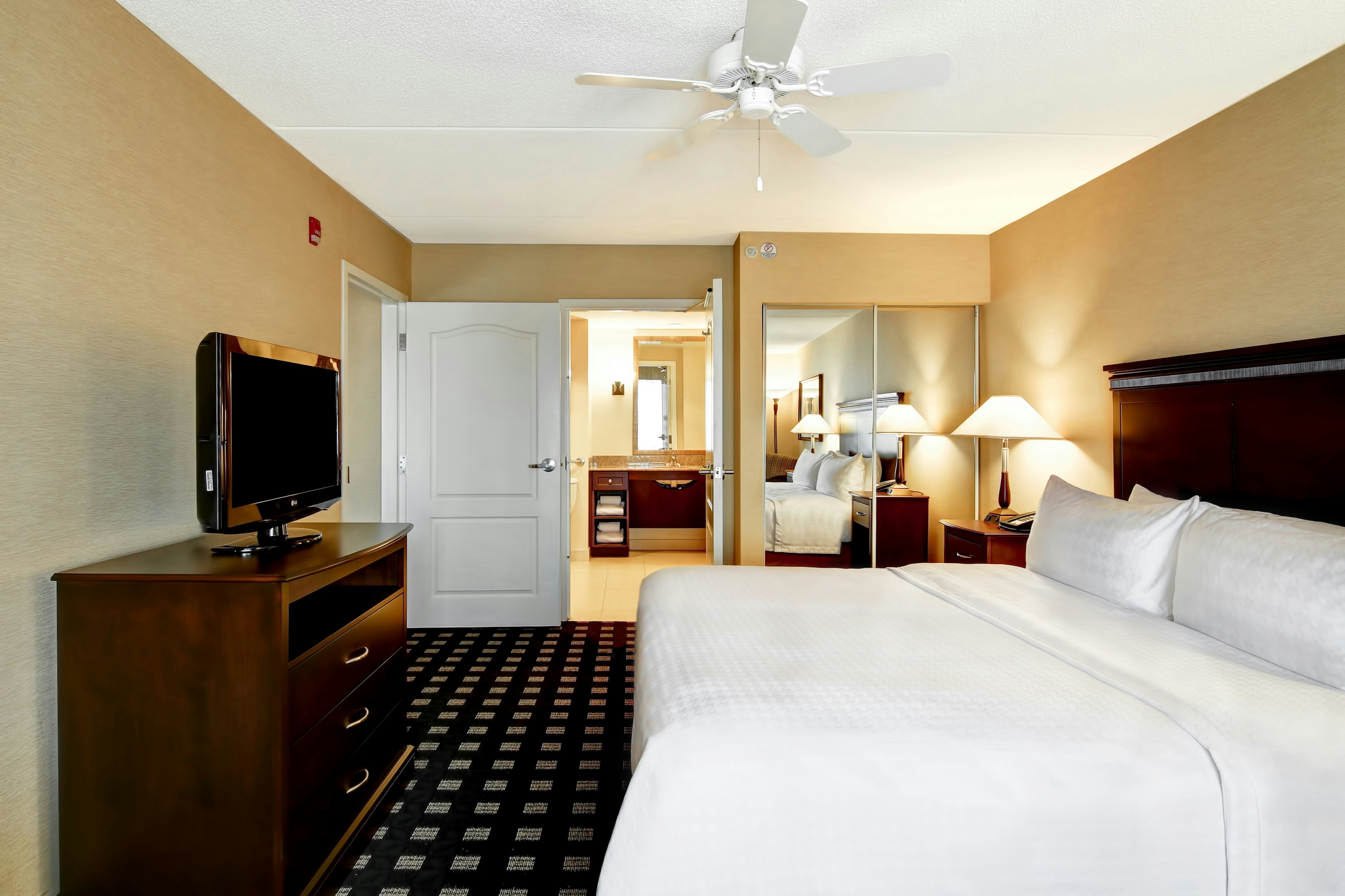 1 BEDROOM, SUITE, KING BED