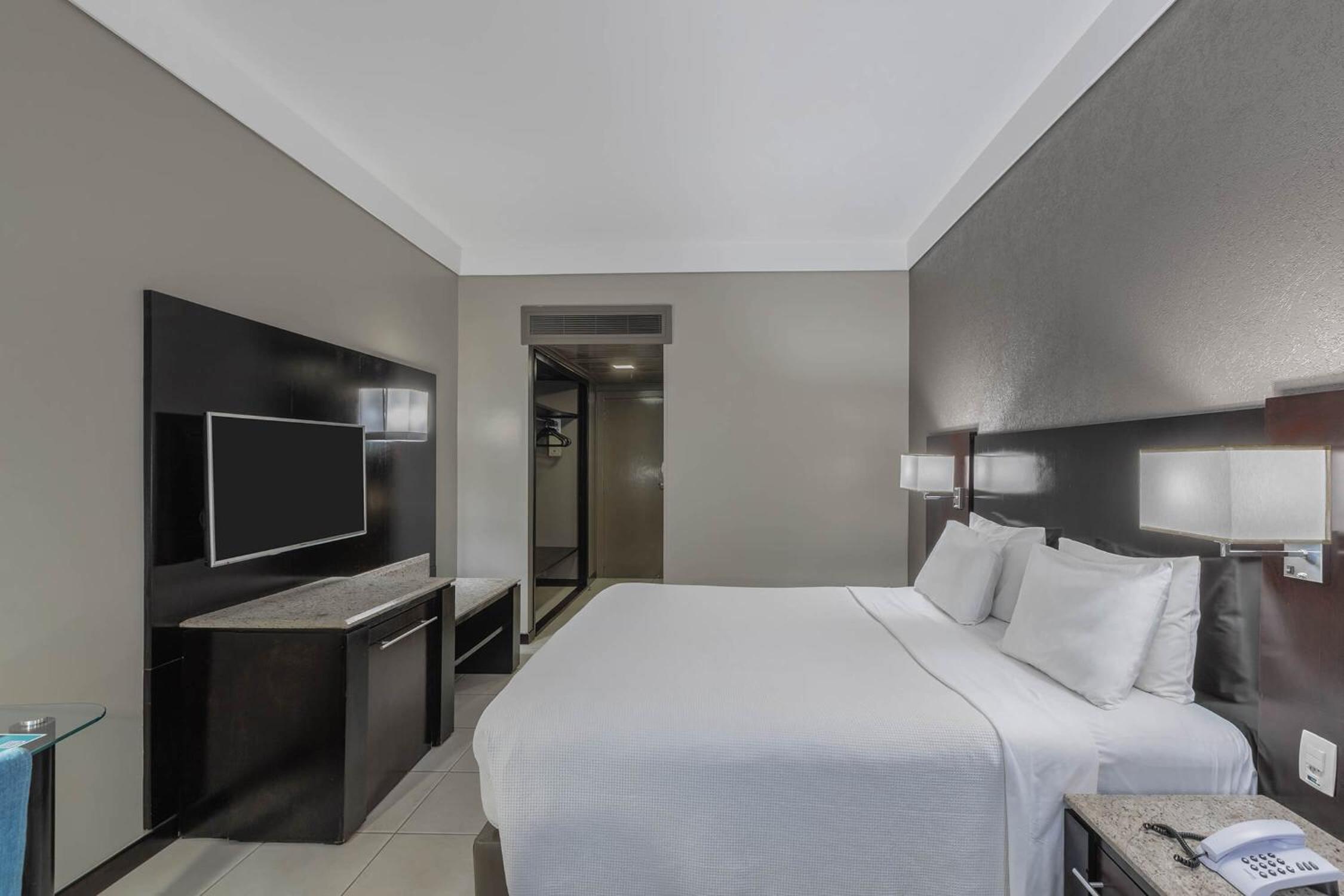 Deluxe, Double Bed