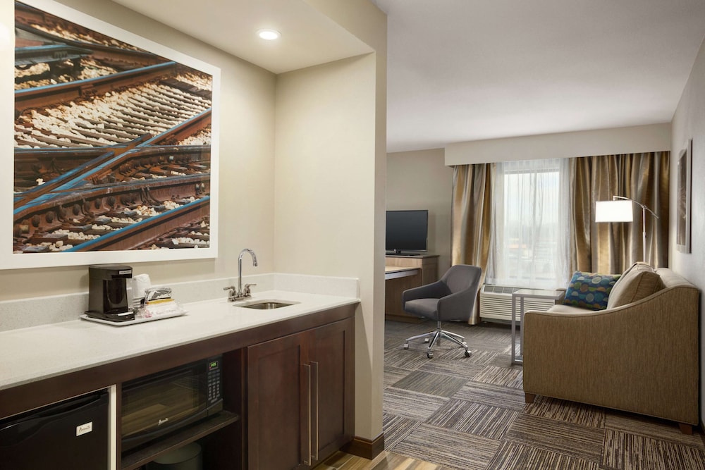 Hampton Inn and Suites Minooka 25/37