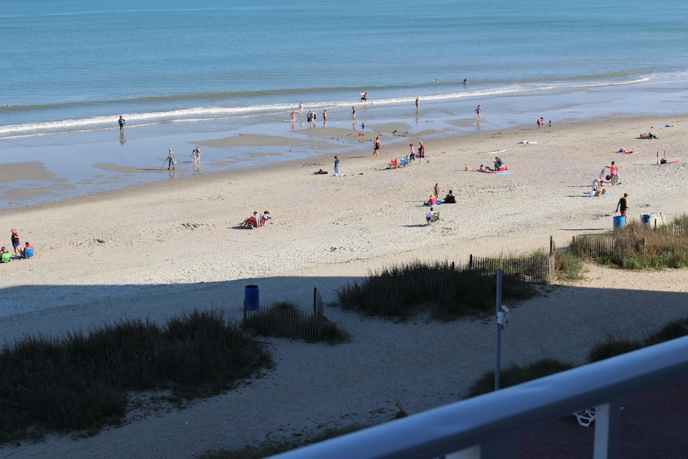 Blu Atlantic Oceanfront Hotel Suites 35/59