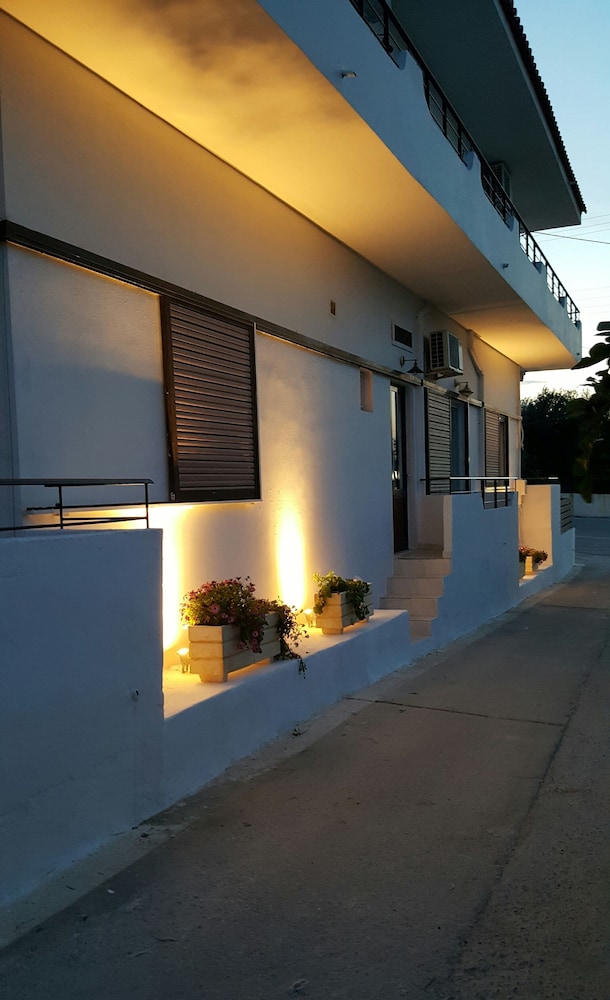 Apostolou Studios 6/37