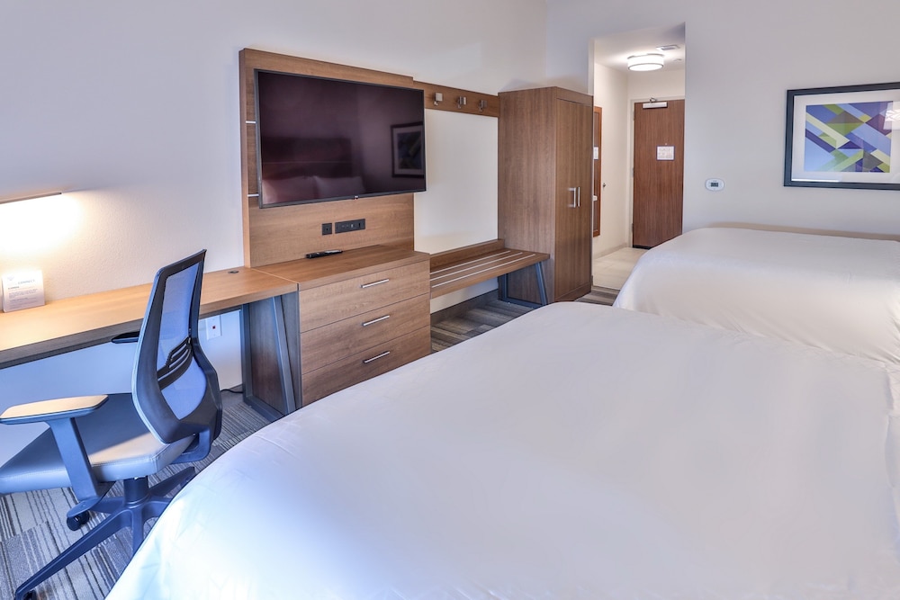 Holiday Inn Express & Suites Nashville Metrocenter Downtown 23/64