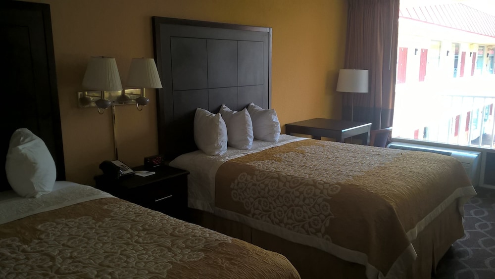 Days Inn & Suites By Wyndham Port Richey 13/45