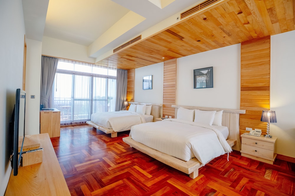 ROOM, QUADRUPLE, 2 DOUBLE BEDS, OCEAN VIEW