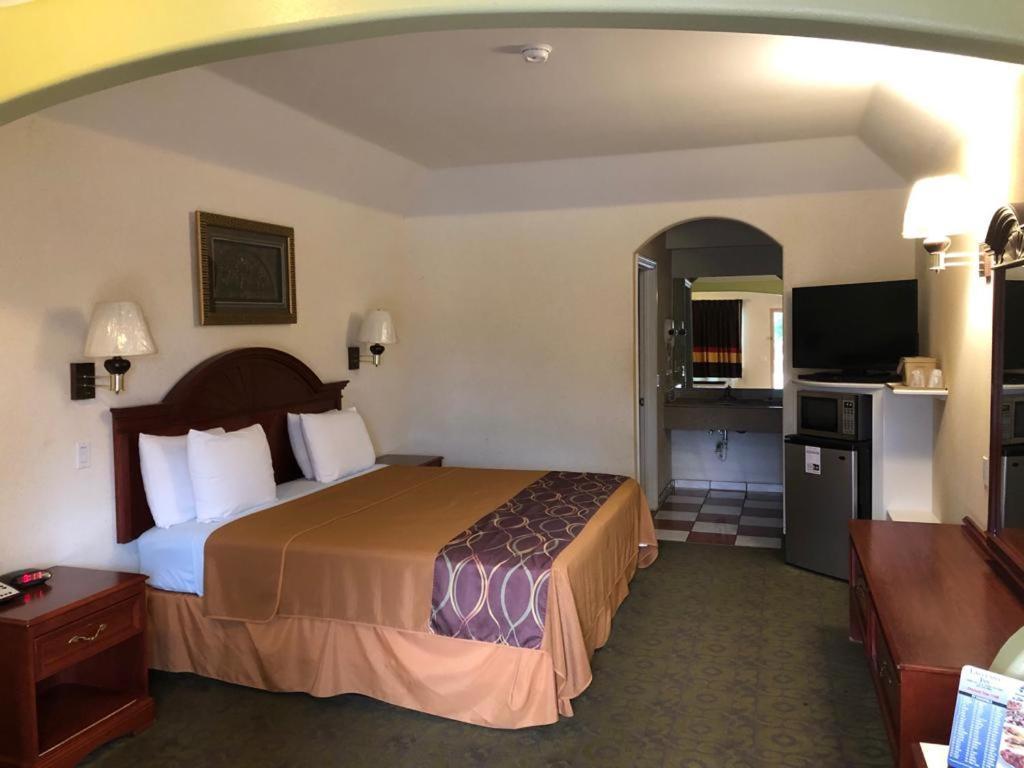 Porter Executive Inn & Suites 5/12