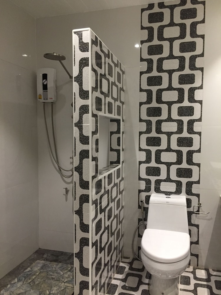 Phetcharat Grand Hotel Maesot 49/50