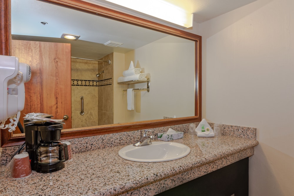 Grand Vista Hotel 12/57