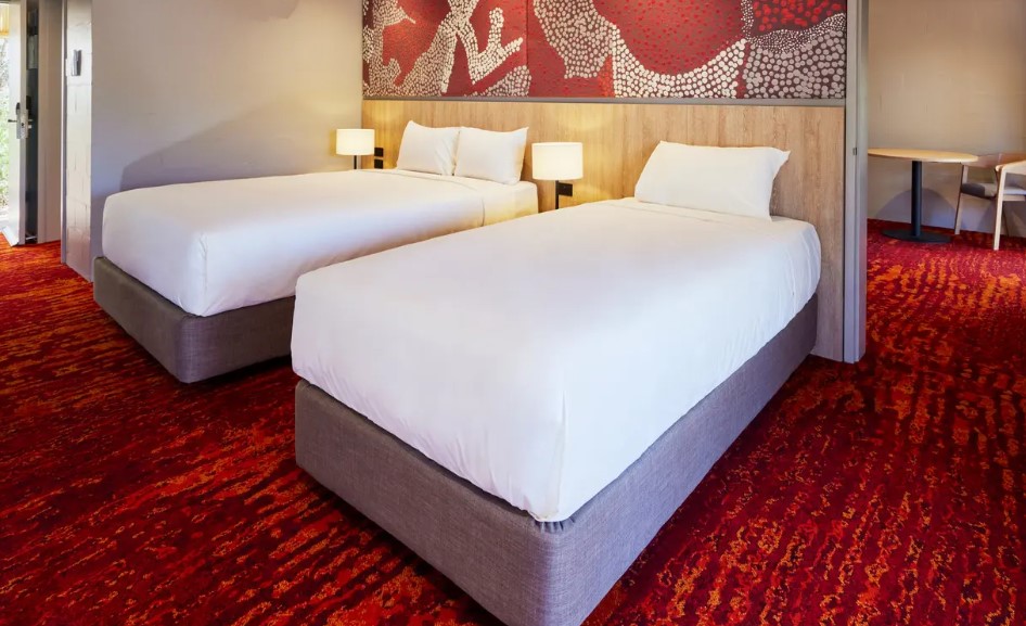 Outback Hotel 12/24