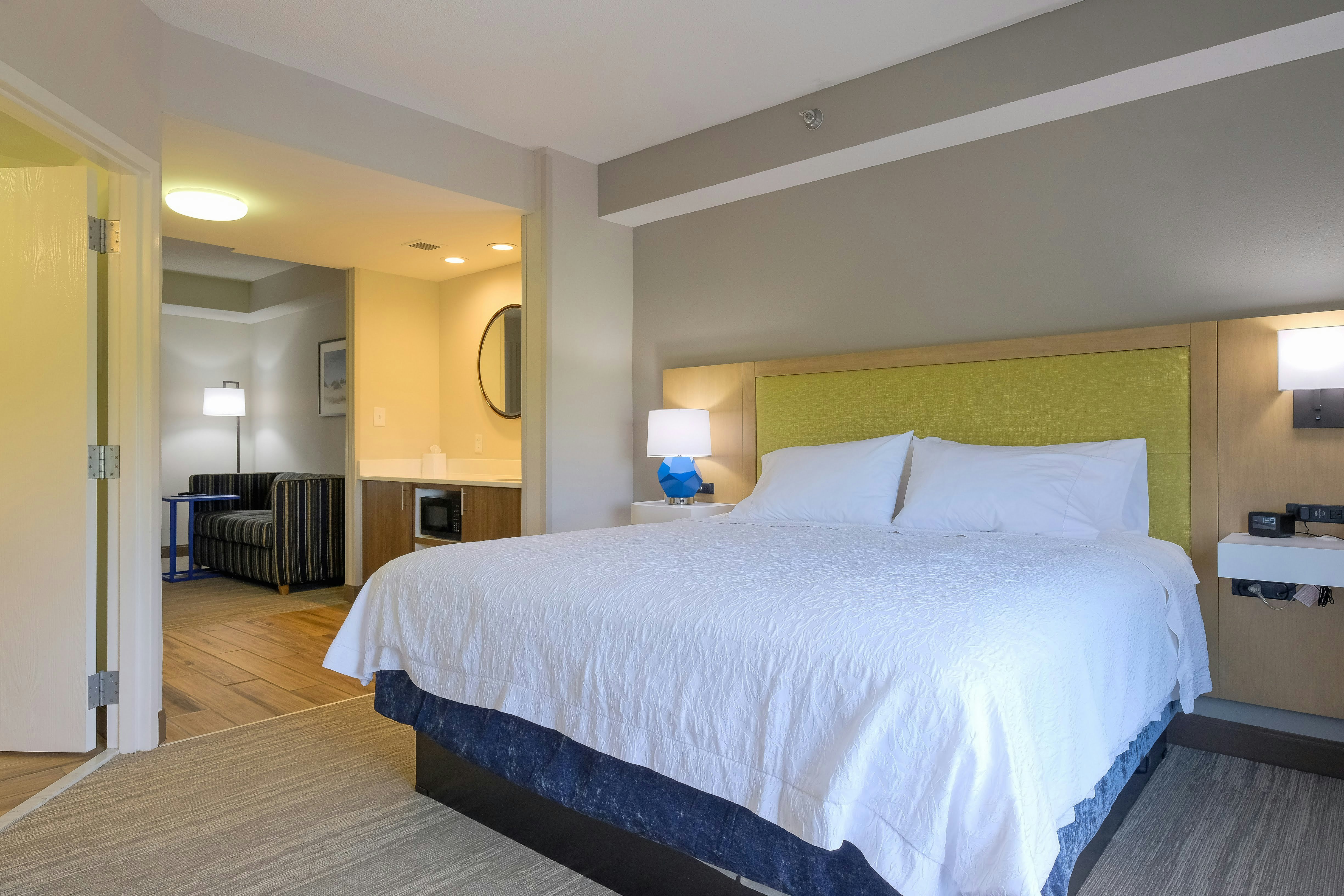 Studio, King Bed