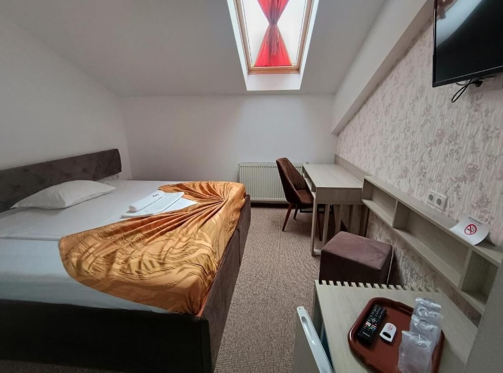 Budget, Double Bed, Attic، Alexis Hotel 6/10