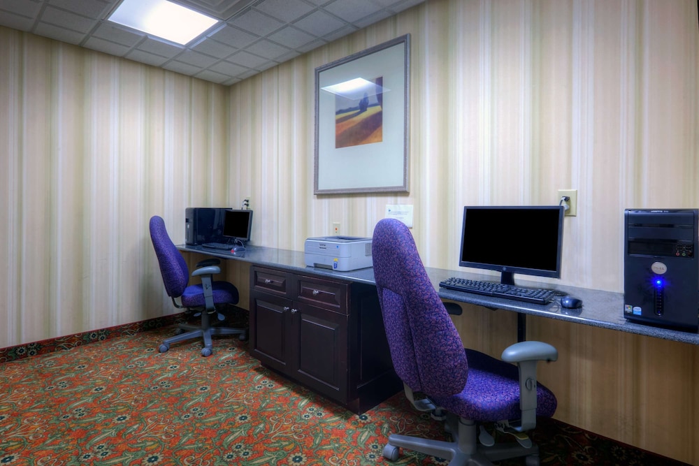 Country Inn and Suites by Radisson, Petersburg, VA 32/34