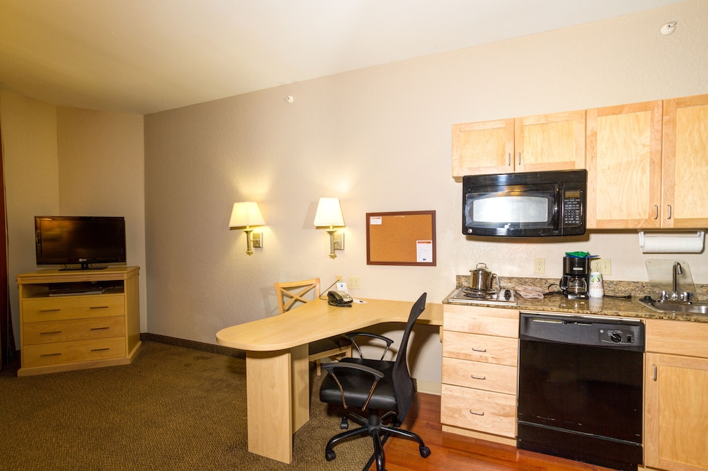 Candlewood Suites Ft Myers I 75 34/40