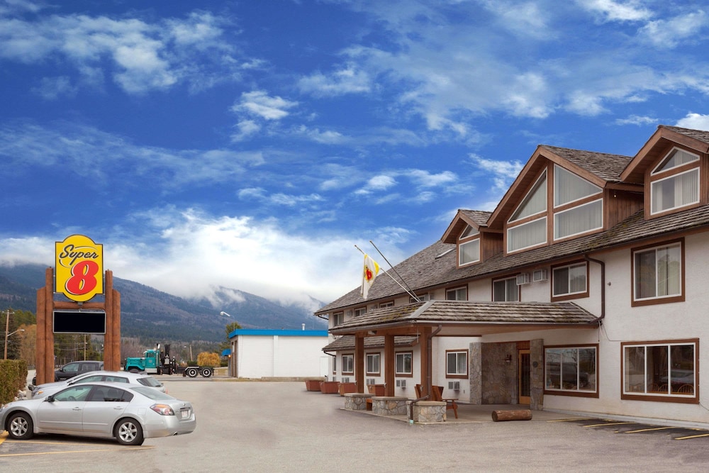 Super 8 by Wyndham Valemount 1/33