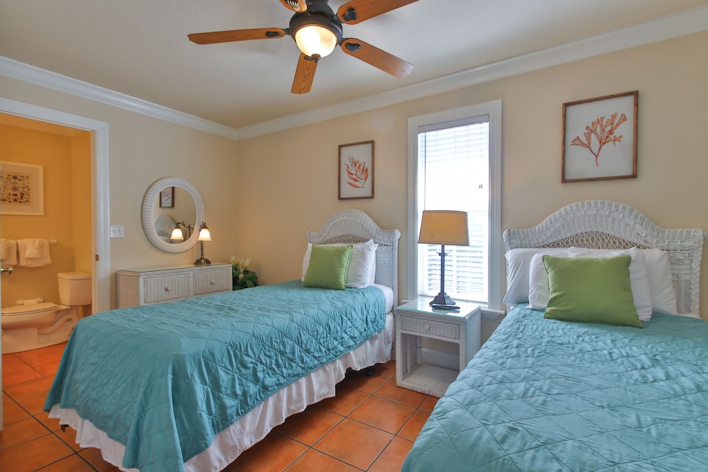 Tortuga Inn Beach Resort 14/76