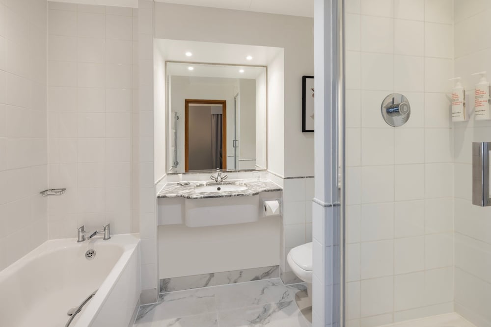 جناح بسرير مزدوج بغرفة نوم واحدة، Delta Hotels by Marriott Bexleyheath 2/2