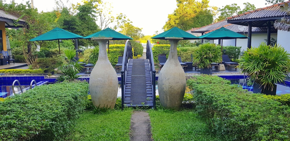 Flower Garden Lake Resort 36/50