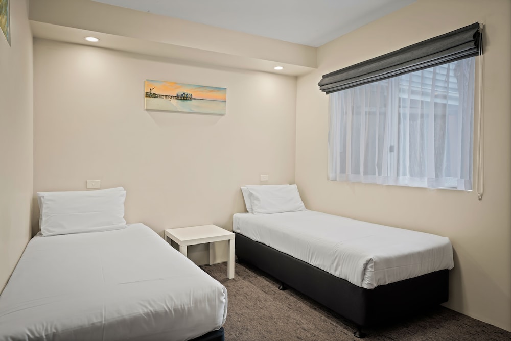 2 Bedrooms, Villa, King and Twin Beds, Beach Front، Broadwater Beach Resort Busselton 3/10
