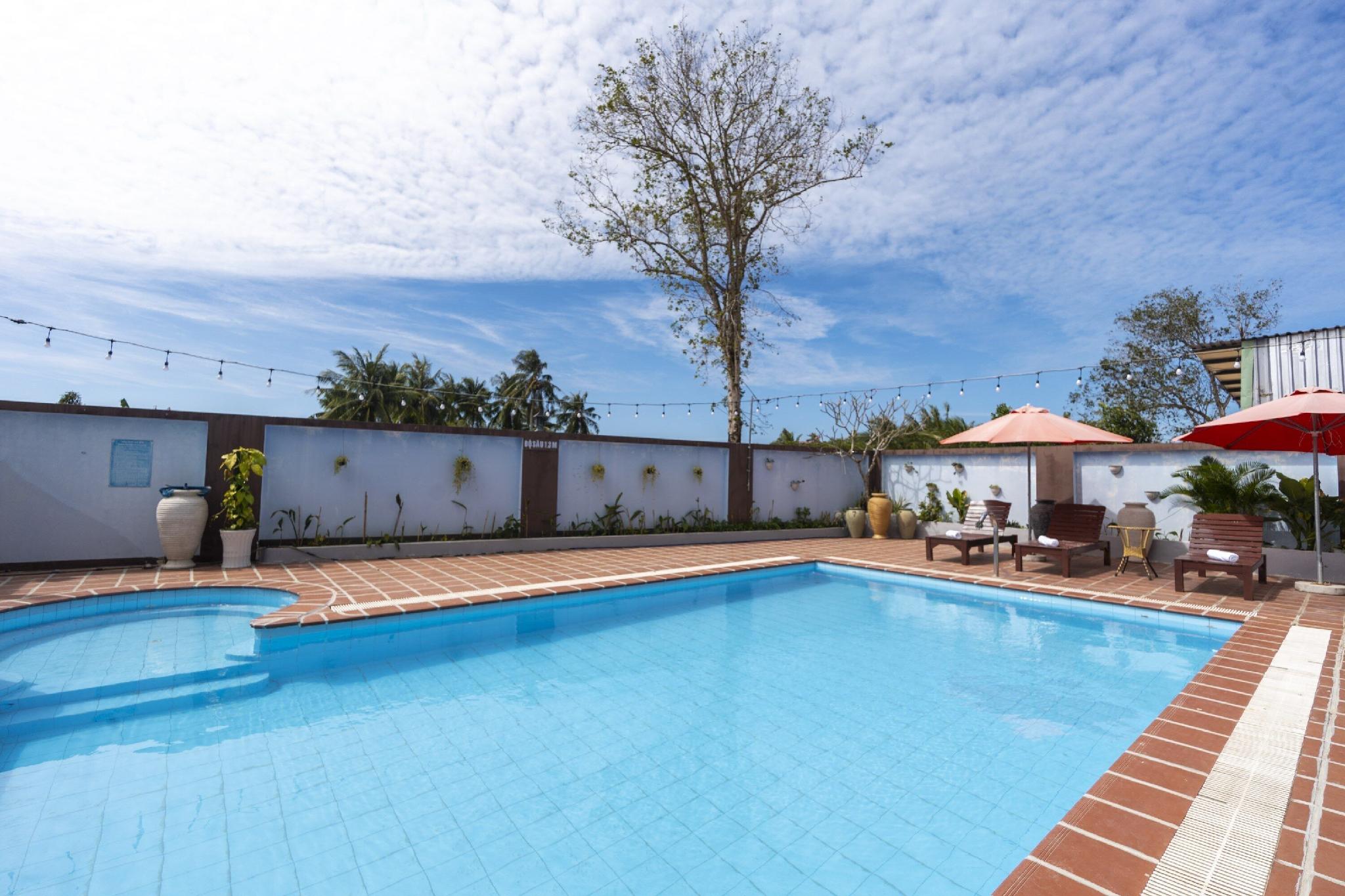 Gold Beach Hotel 72/93