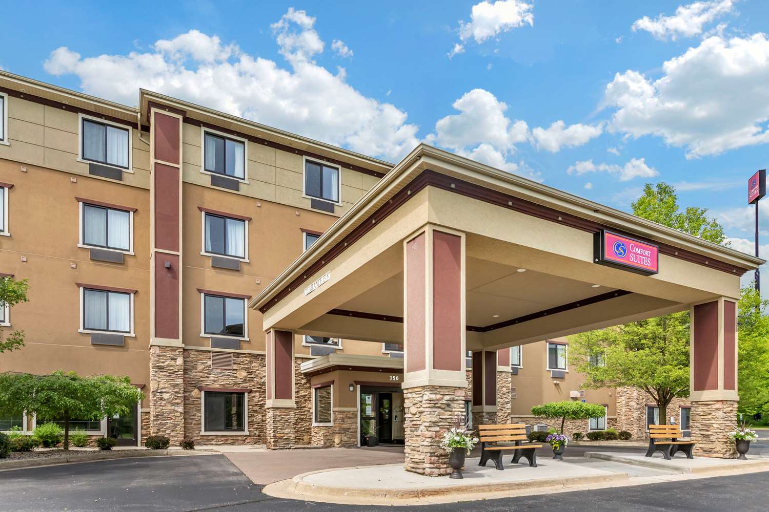 Comfort Suites Grand Rapids North 30/30