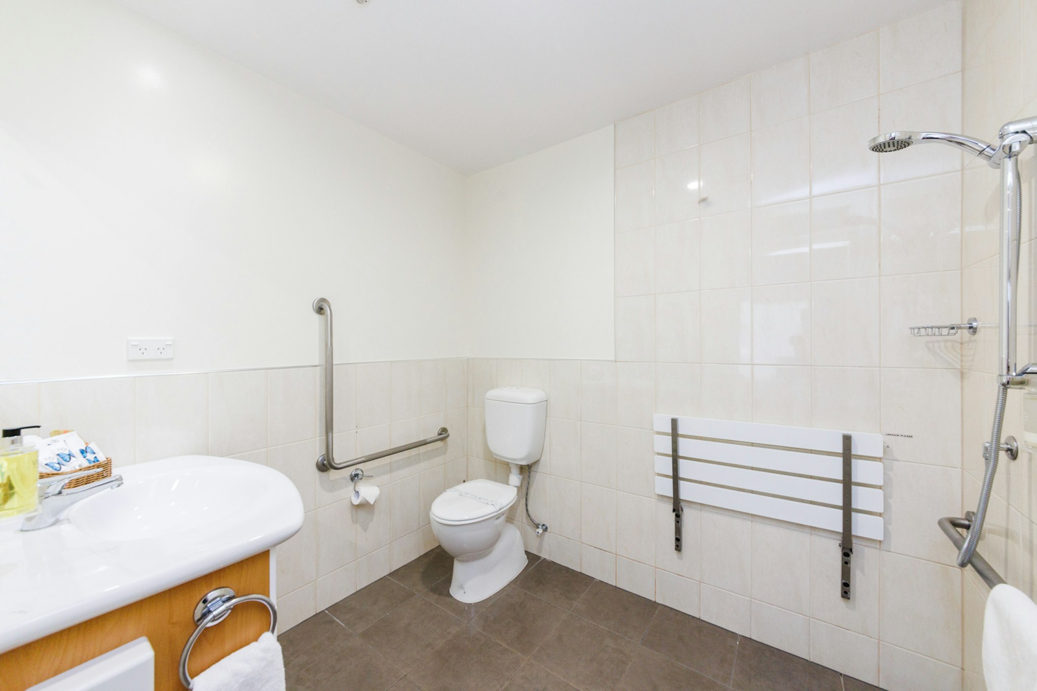 Fitzherbert Regency Motor Lodge 44/46