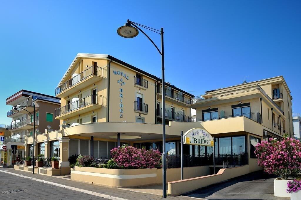 Hotel Bridge 5/41