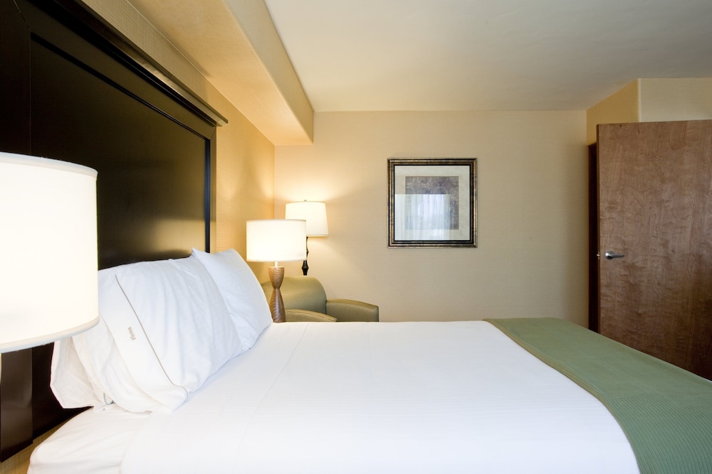 Holiday Inn Express Hotel And Suites Woodland Hills 15/52