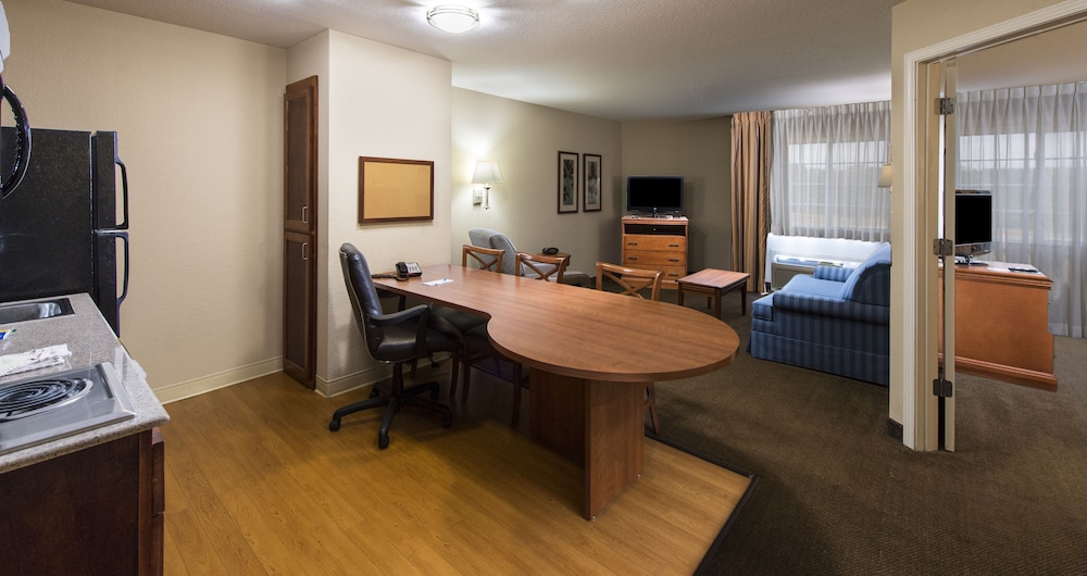 Candlewood Suites Macon 57/70