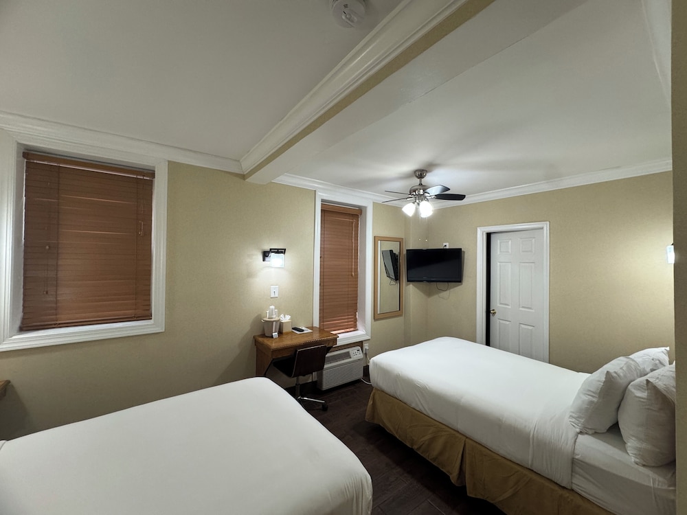 District Hotel 18/59