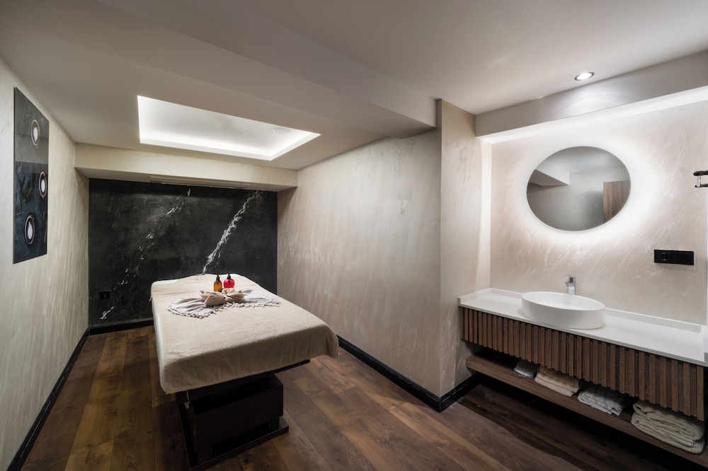 Orka Royal Hotel 32/50