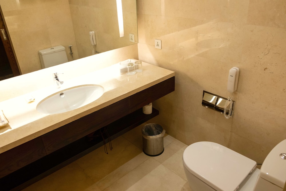 غرفة قياسية بسرير كينج، City Garden Grand Hotel 6/7