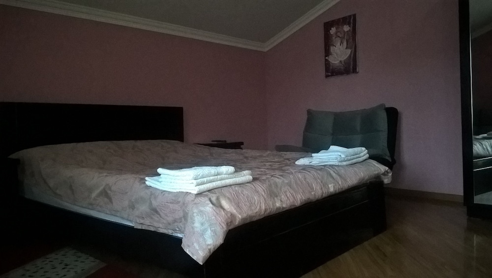 ISAKA HOTEL 26/74