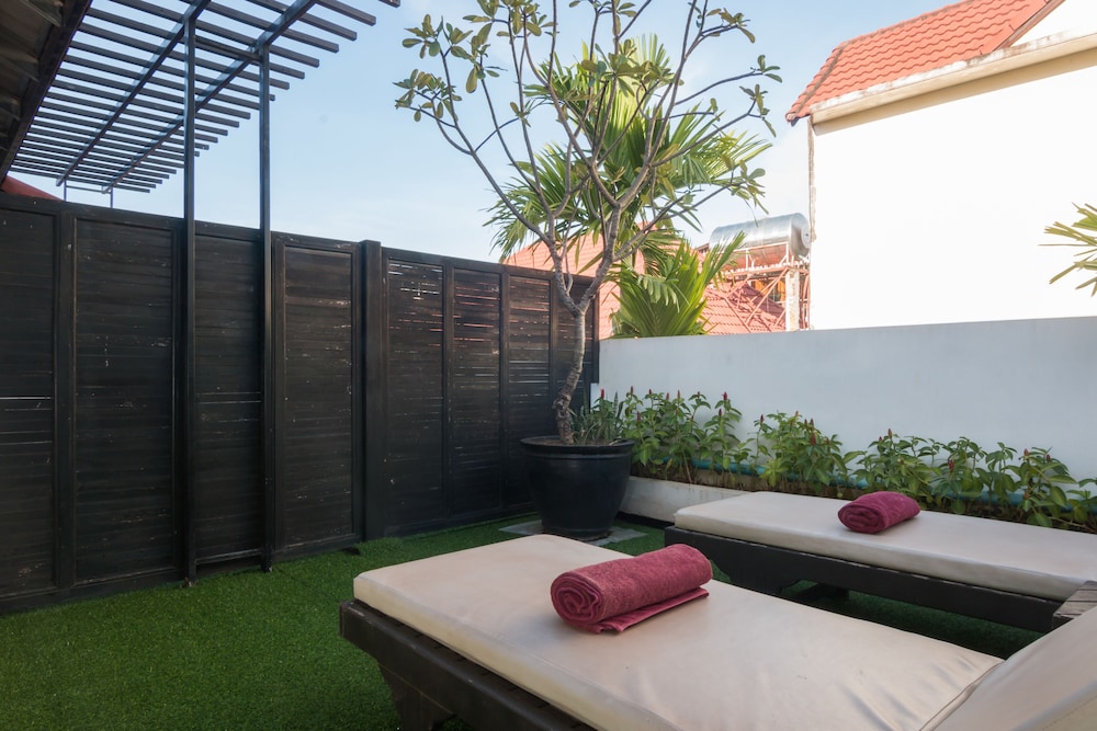 Apsara Centrepole Hotel 32/74